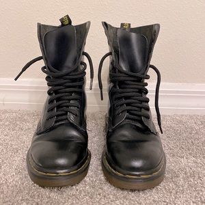 Dr. Martens Made in England || Women’s US Size 6.5 / 7 (UK 5)